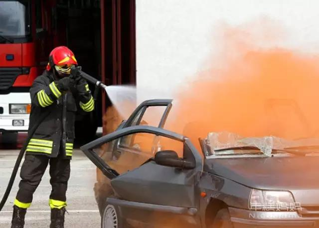 客車自動破窗裝置,遙控自動破玻器,破窗器,南冠破玻器 客車自動破窗裝置,遙控自動破玻器,破窗器,南冠破玻器